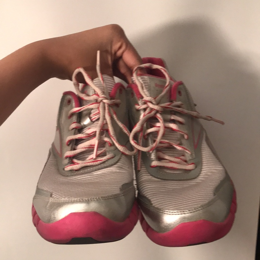 Athletic sneakers - Picture 2 of 4